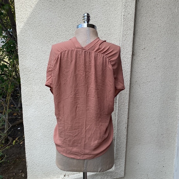 Vince 100% silk thin stunning blouse from Neiman’s Gorgeous! - Picture 7 of 8